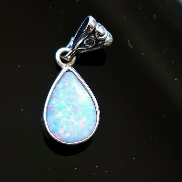 14mmx10mm Subtle Sky BLue Lightening Ridge Opal Doublet Pendant