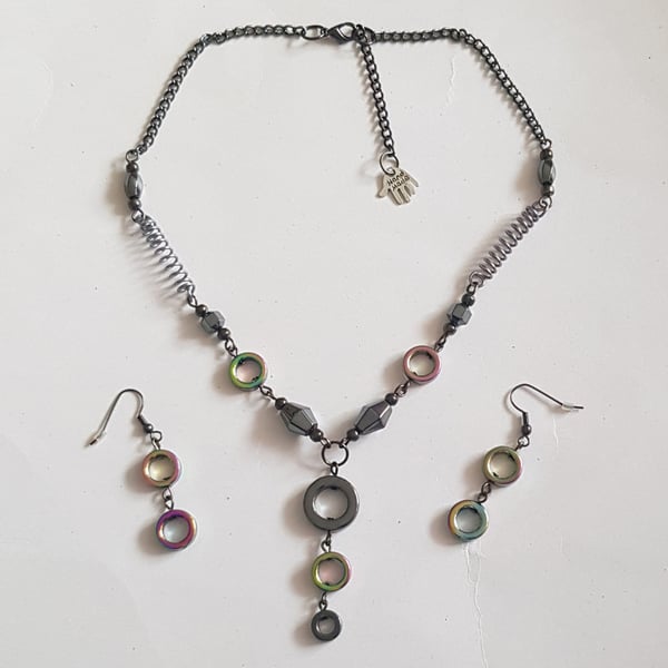 Hematite Circles Necklace and Earrings Set With Gunmetal Wirework