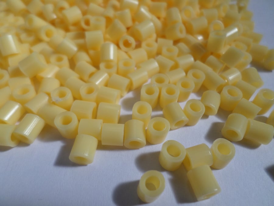 500 x Hot Fuse Beads - Column - 5mm - Pale Yellow 