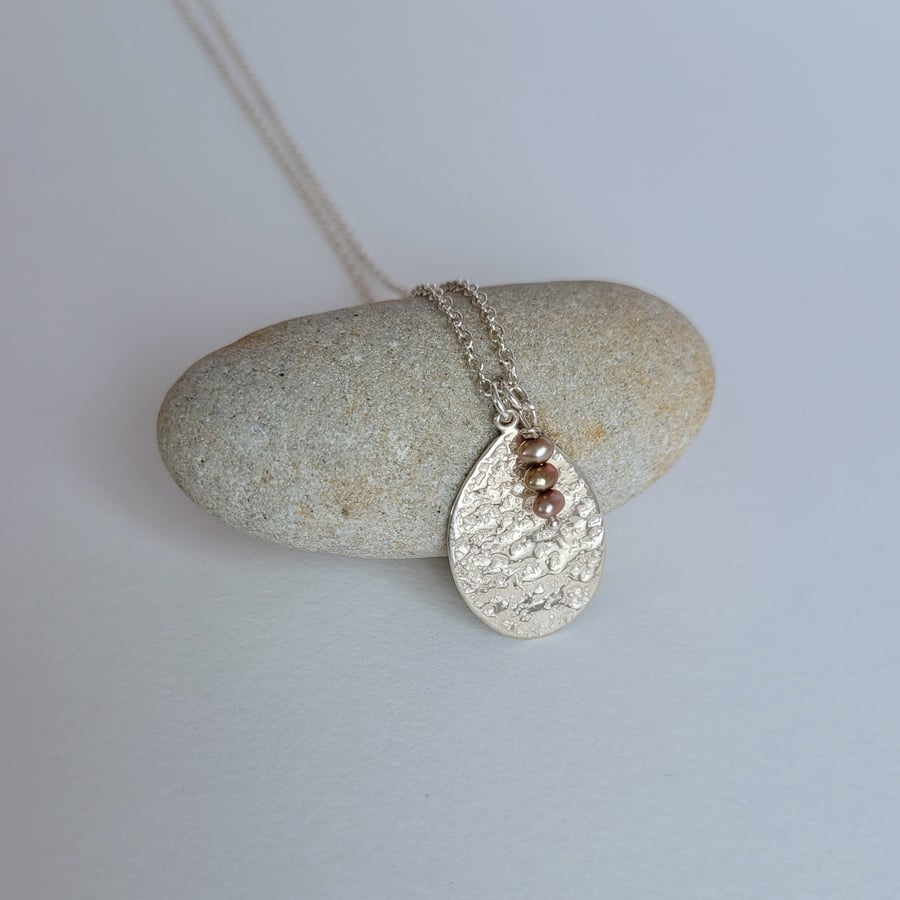 Recycled Silver Pebble Pendant Necklace with Beige Freshwater Pearls