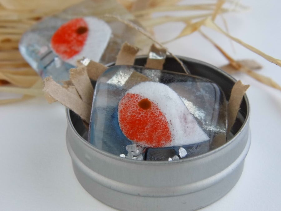 rockin robin fused glass brooch