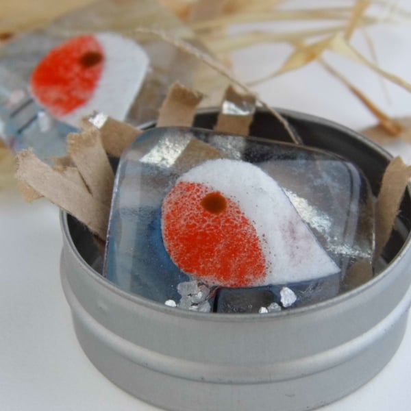 rockin robin fused glass brooch