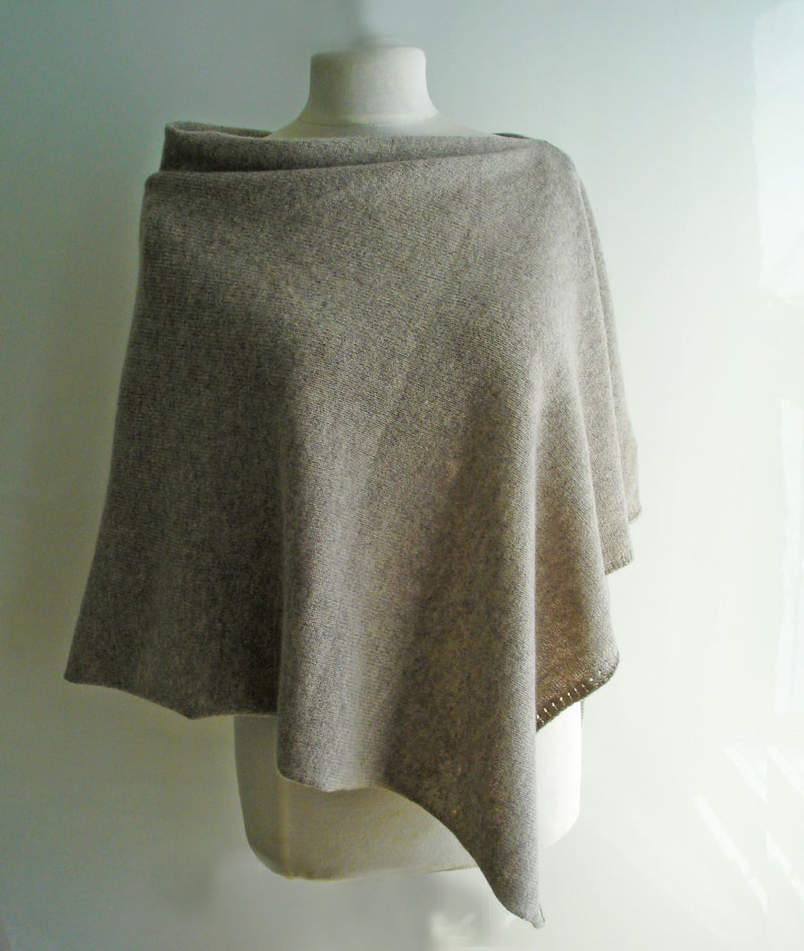 Poncho knitted in Merino Lambswool Colour Birch
