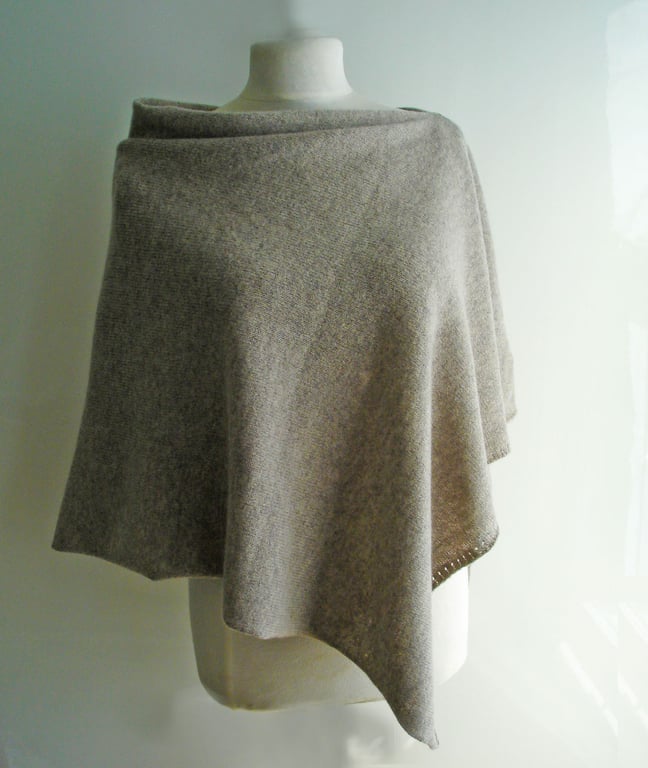 Poncho knitted in Merino Lambswool Colour Birch
