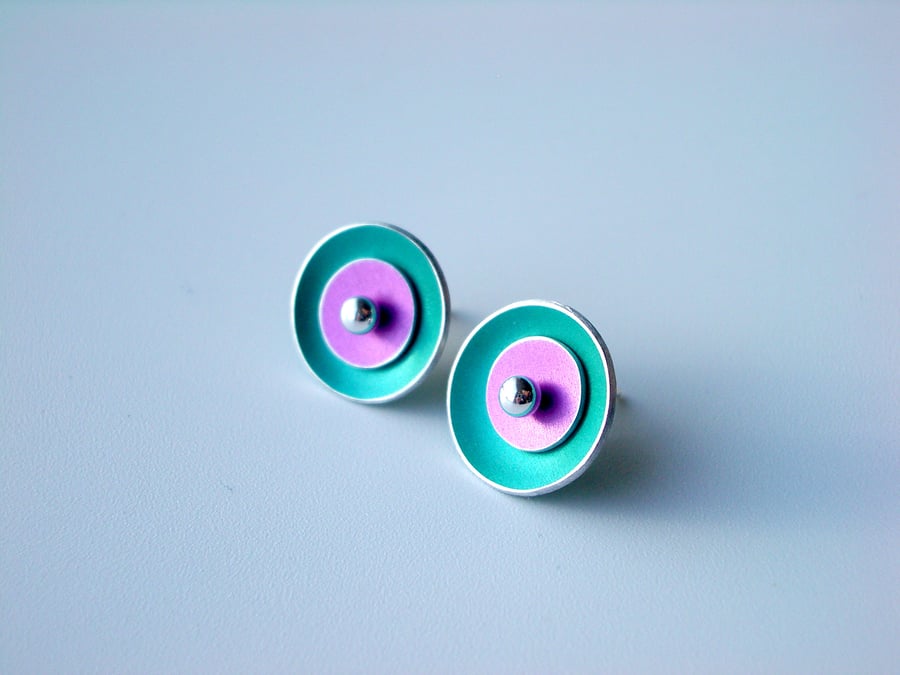 Circle earrings studs in green and pink