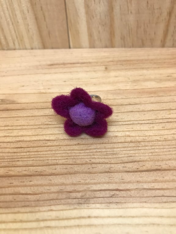 Children's Felt Ring. (126)