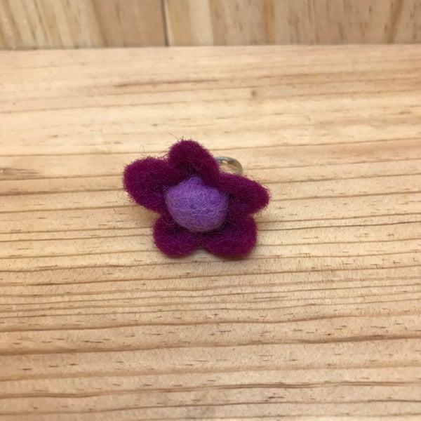 Children's Felt Ring. (126)