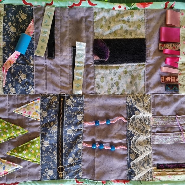 Fidget quilt for people with Alzheimer's or dementia