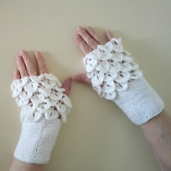 White Alize soft and warmy fingerless crochet gloves