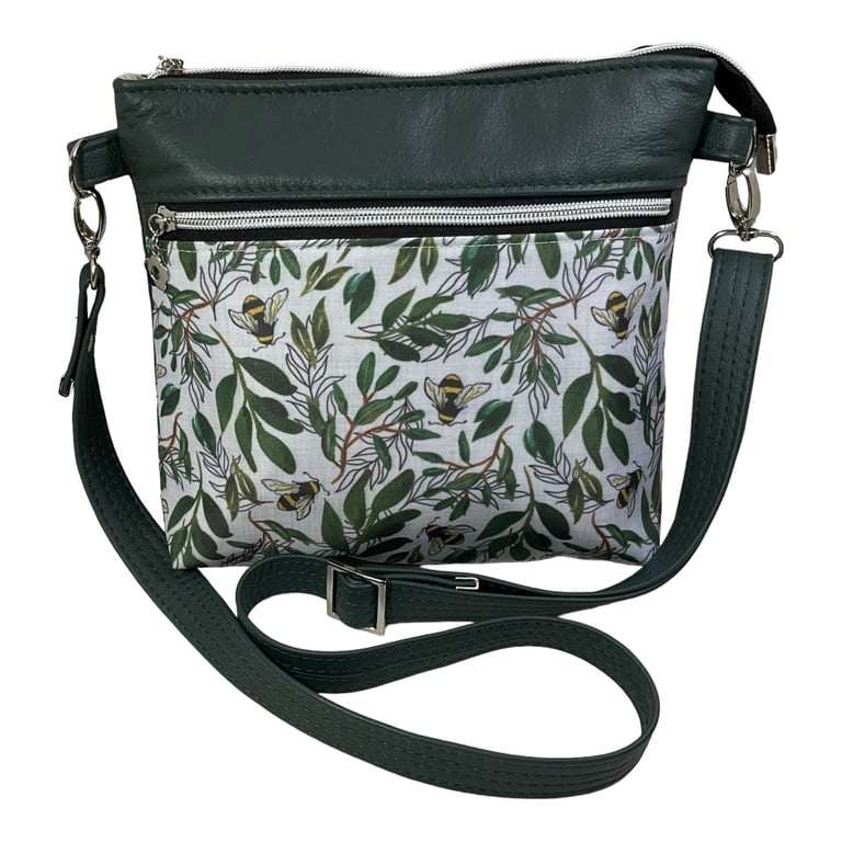 handbag in genuine Cows Leather and water resistant canvas, medium sized zip top