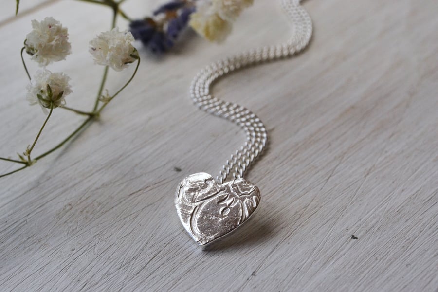 Textured heart pendant necklace