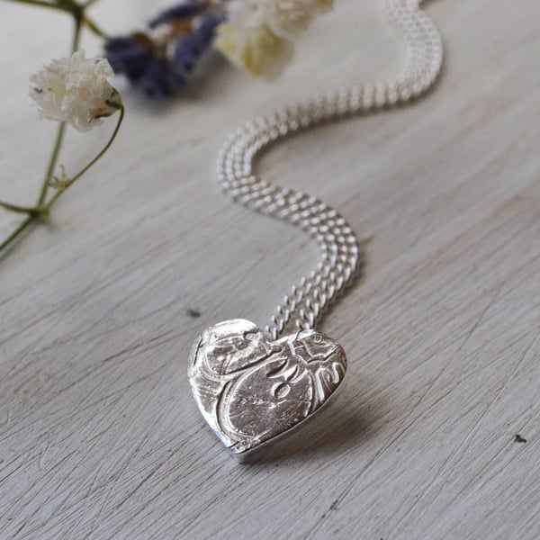 Textured heart pendant necklace
