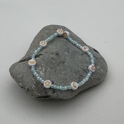 Beaded bracelet cute in blue and pearl with gold charms 