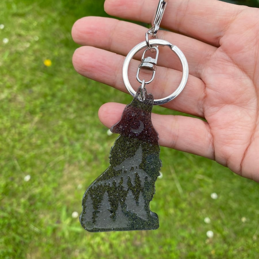 Black glitter wolf resin keyring with split ring and large clasp.