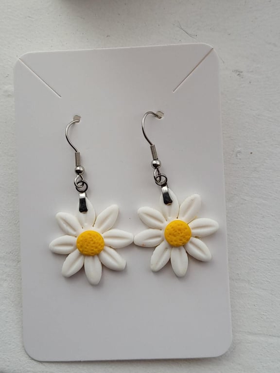 Handmade Daisy Polymer Clay Earrings, Lightweight Everyday Jewelry, Artisan Desi