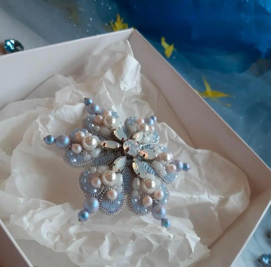 Handmade Crystal Snowflake Brooch - Elegant Winter Jewelry Accessory
