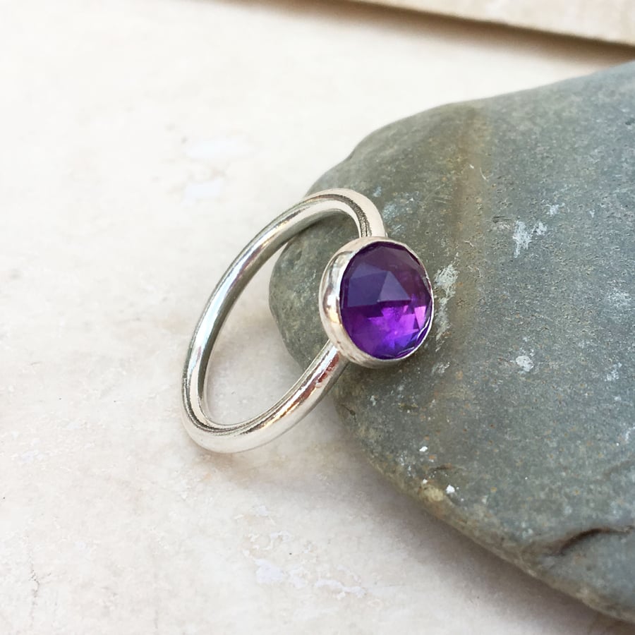 Sterling Silver and Purple Amethyst Faceted Stone Ring - Size N - RNG038
