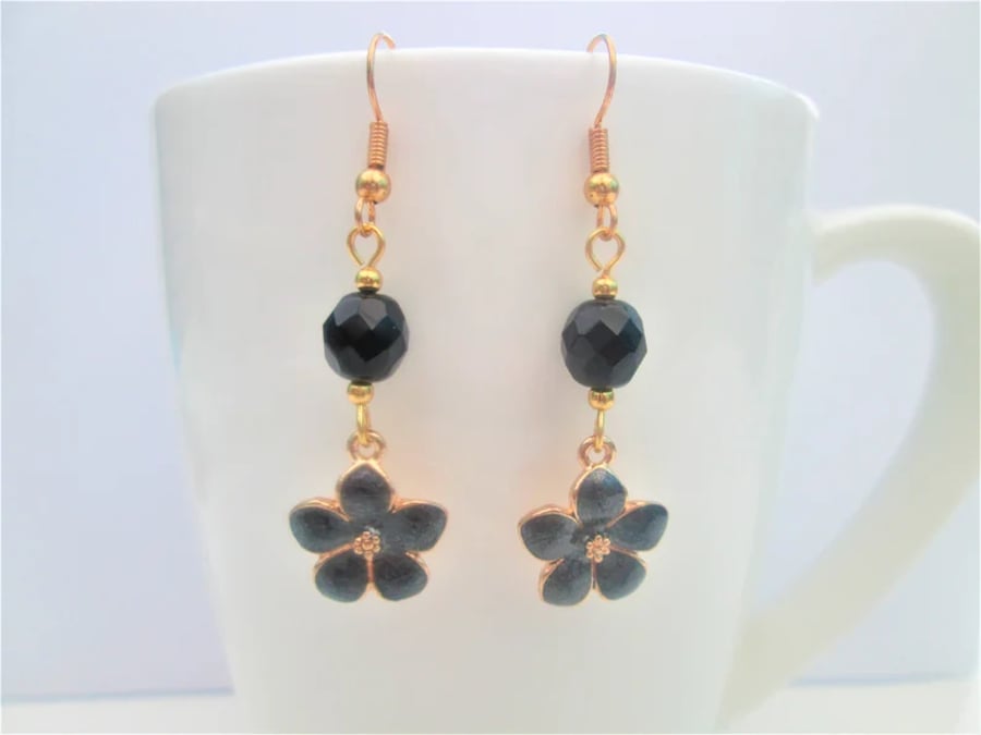 Black and gold bead and flower charm dangle earrings