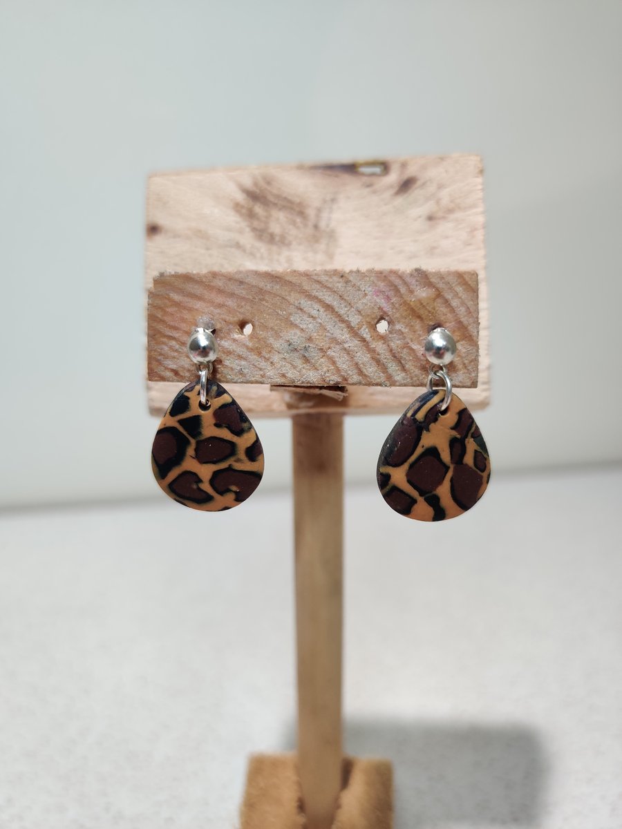 Leopard pebble dangle earrings