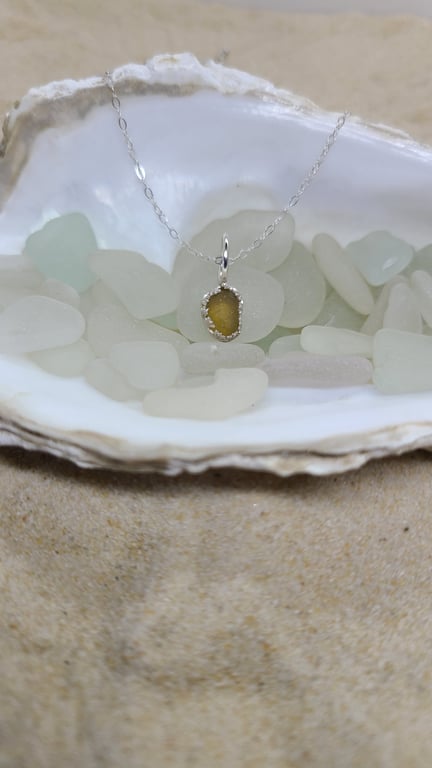 Yellow gold sea glass and silver pendant P15