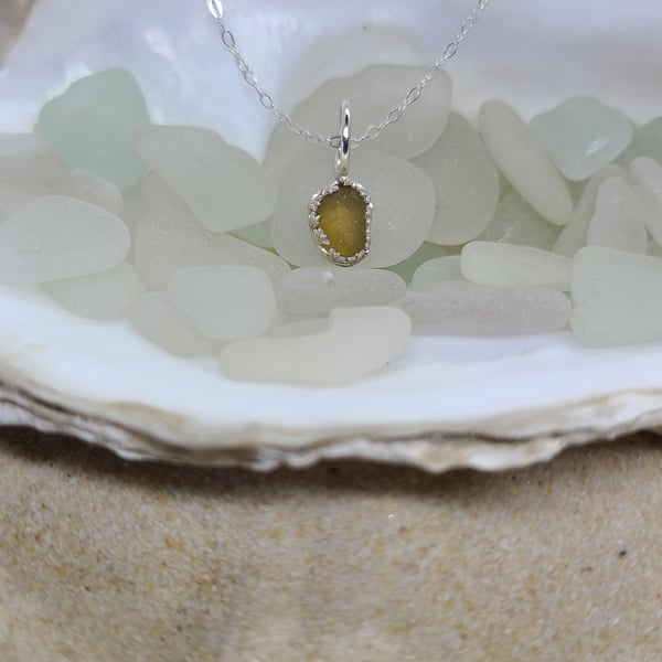 Yellow gold sea glass and silver pendant P15