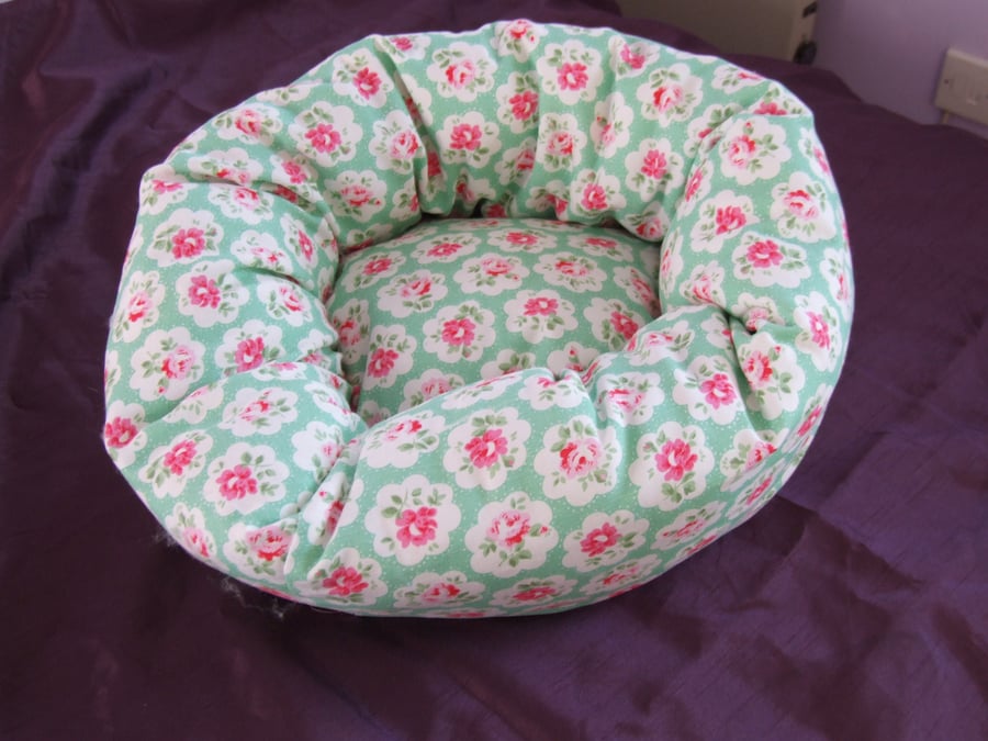 Lovely soft cat or dog bed.