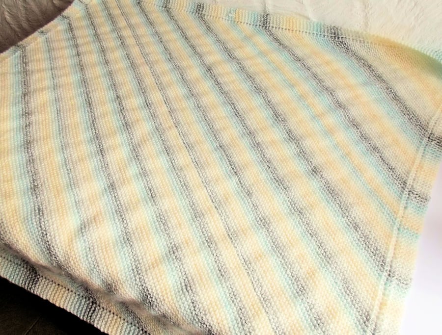 Hand knitted Corner to Corner Cot Blanket, White Lemon Grey, 31 x 31, hm127