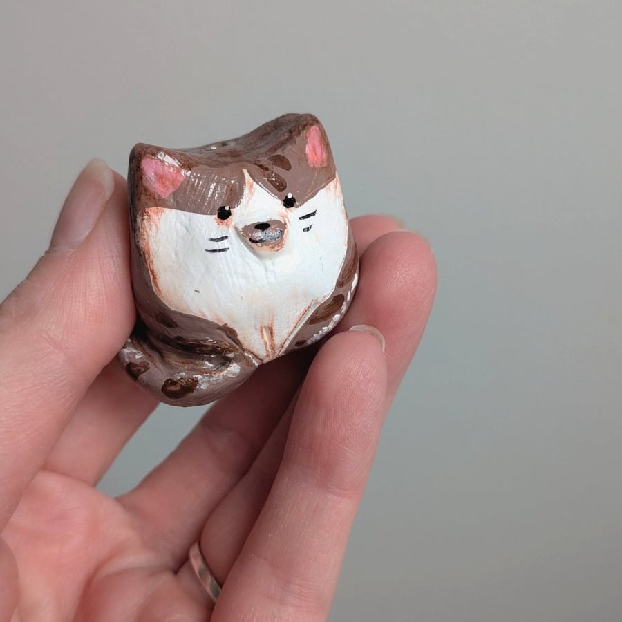 'Meatball' Mini Faux Flower Cat Vase - Brown 