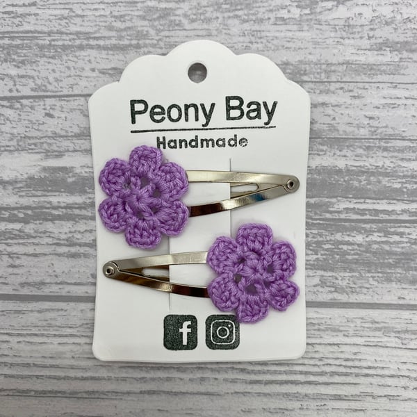 Girl’s hair clips, pair of flower clips in lilac