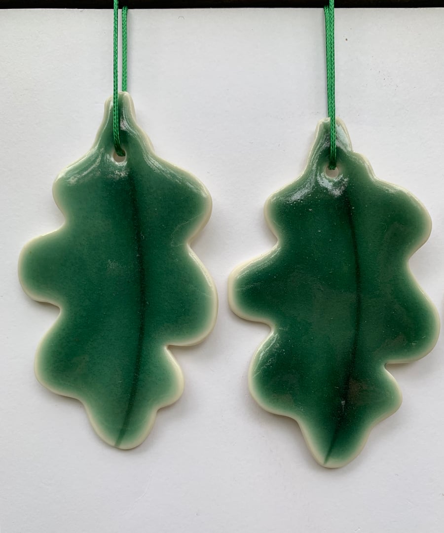 Porcelain Hanging Decoration Oak Leaf