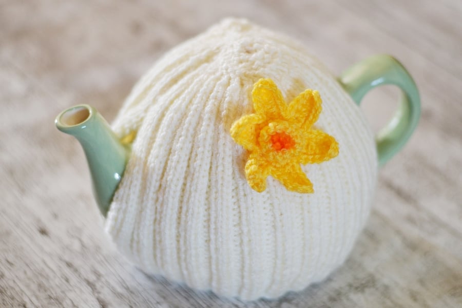 6-8  Cup Daffodil Hand Knitted  Tea Cozy