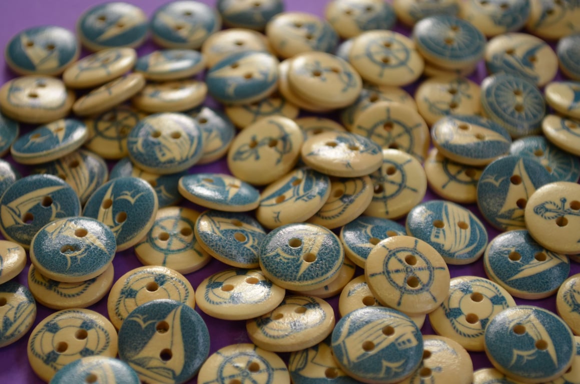 15mm Wooden Nautical Buttons Random Natural Mix 10pk Sea Boat Anchor (SNT1)