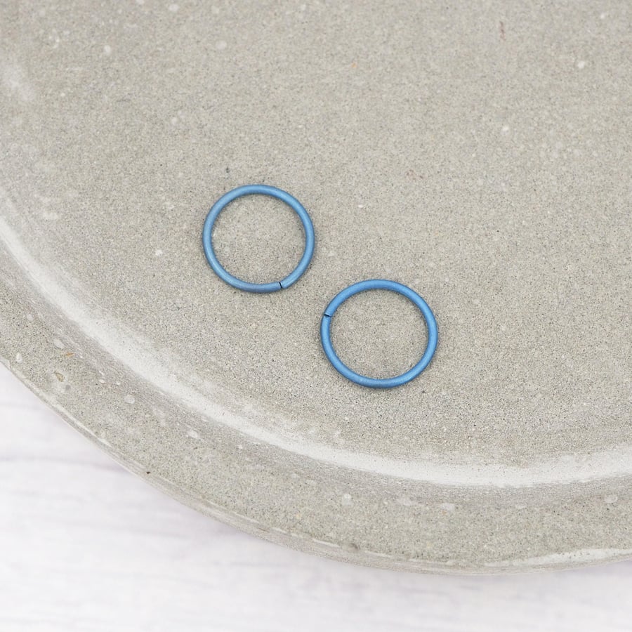 10mm Titanium Blue seamless hoop earrings - Delicate lightweight hypoallergenic 