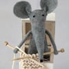Knitting Mouse