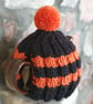 Small Tea Cosy for 2 Cup Tea Pot, Black & Orange, Hand Knitted, Wool Mix Yarn - Image 3