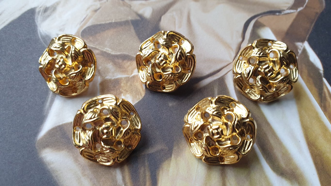 19mm 30L medium weight Gold shank Buttons from Italy x 4