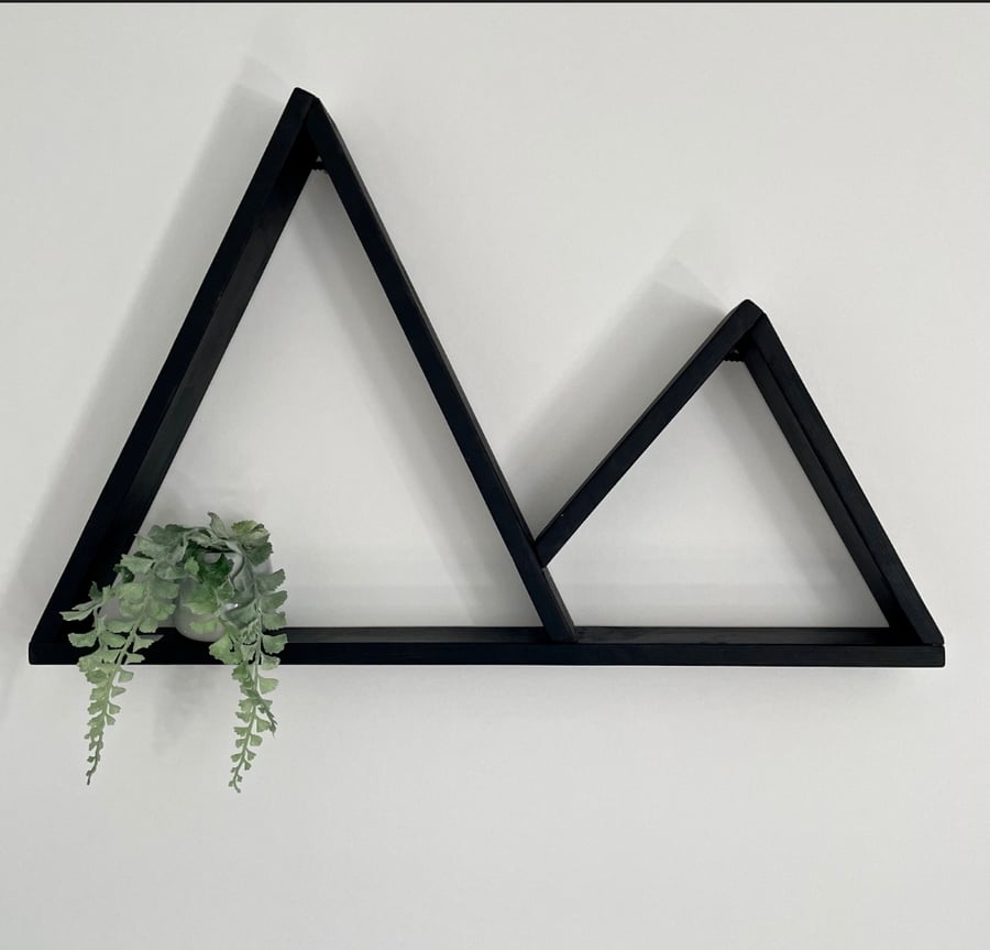 Geometric mountain shelf