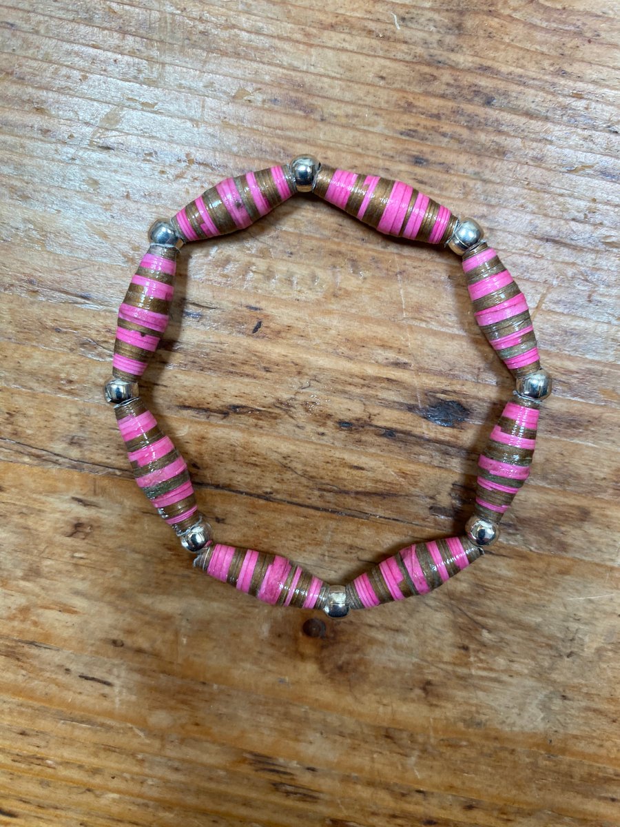 Paper Bead Bracelet. (545)