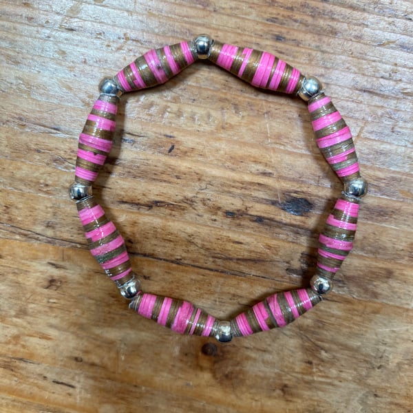 Paper Bead Bracelet. (545)