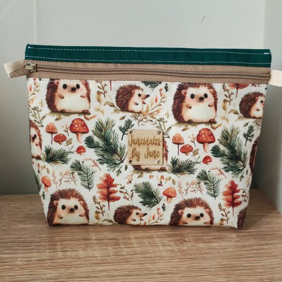 Hedgehog zipped Purse, makeup, cord Storage tidy.