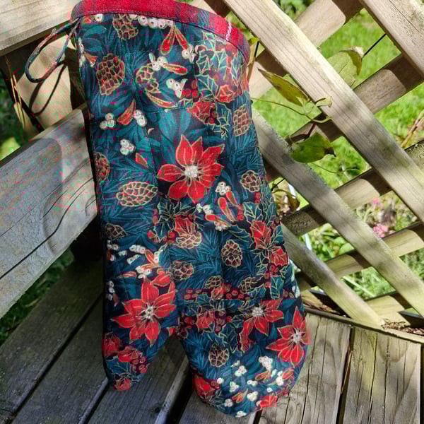 Gorgeous Christmas patterned oven glove