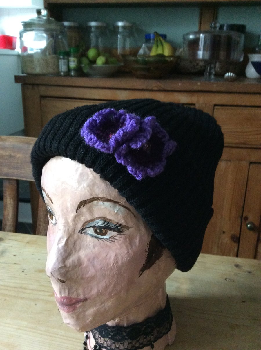 Beanie with detachable crochet flowers 