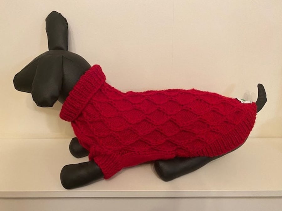 Dog Jumper with Diamond Cable Pattern running down the length of the back