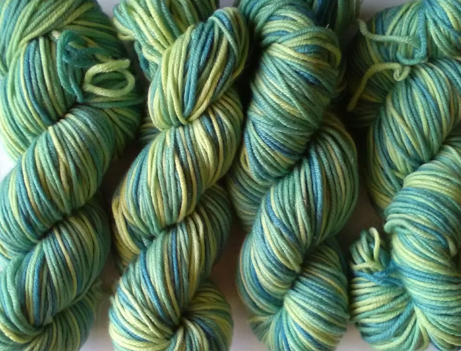 50g Hand-dyed MERINO SUPERFINE DK apple greens and blues