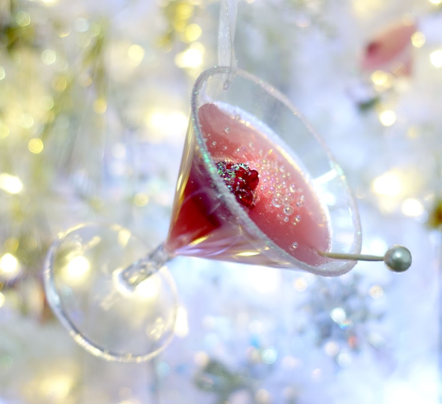 Pink 3D hanging cocktail with bubbles and raspberry and pearl twizzle stick