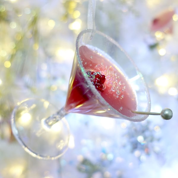 Pink 3D hanging cocktail with bubbles and raspberry and pearl twizzle stick