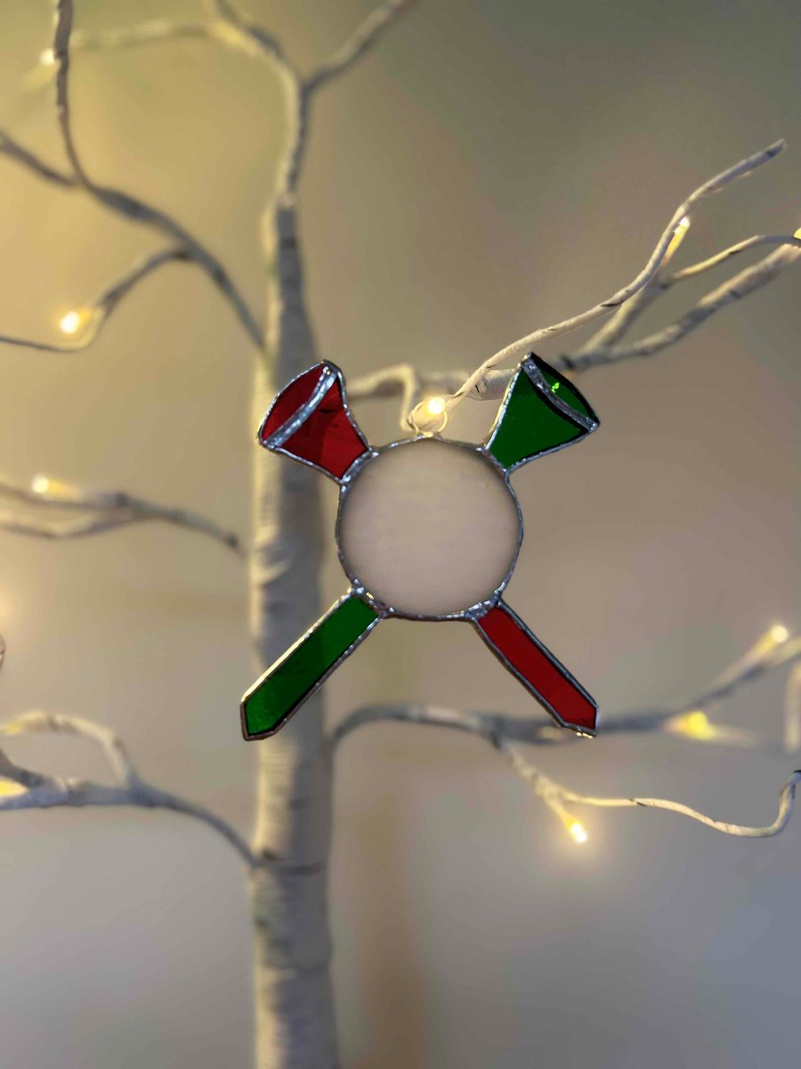 Golf ball & crossed tees tree decoration in Tiffany style stained glass 