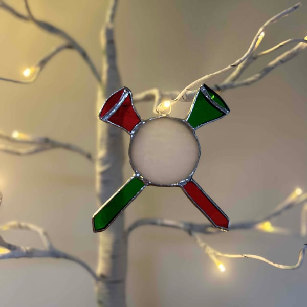 Golf ball & crossed tees tree decoration in Tiffany style stained glass 