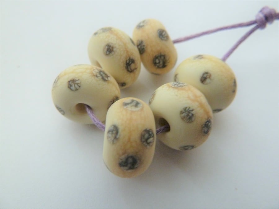 ivory and silvered spot lampwork glass beads