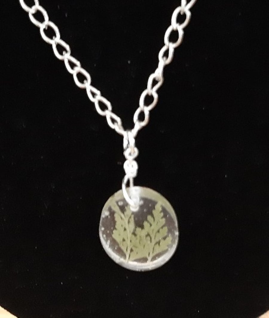 Oval-Shaped Resin Pendant Necklace with Dried Pressed Flower (Design9)